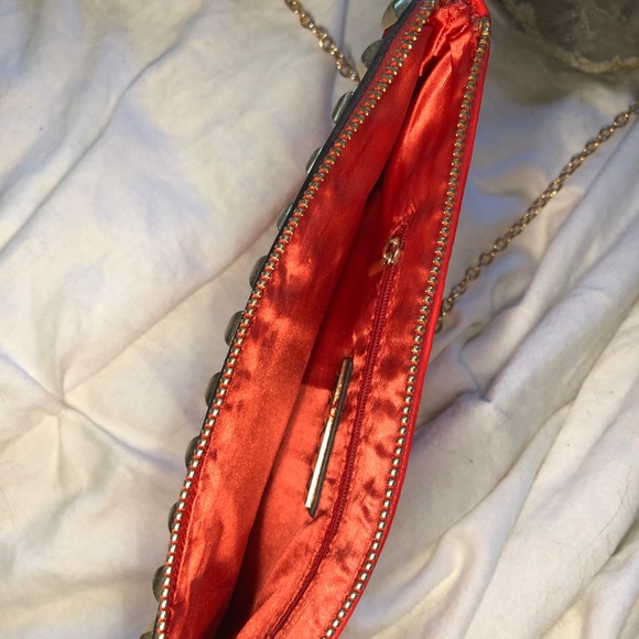 RED CROSSBODY/CLUTCH - Picture 2 of 3